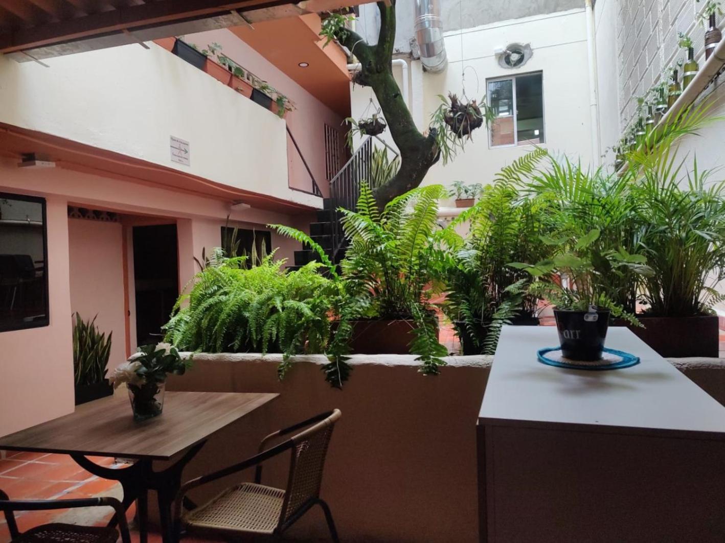 Hostal Casa Primavera Medellin Exterior photo